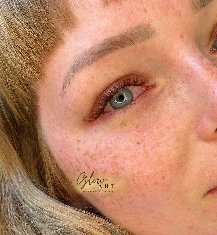 Wimpernverlängerung mit UV-Technik